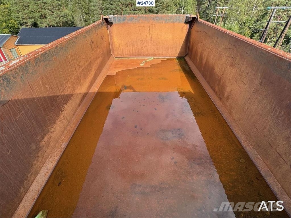 Maur Triple-axle trailer – Requires repairs Alte remorci