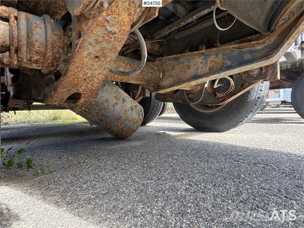 Maur Triple-axle trailer – Requires repairs Alte remorci