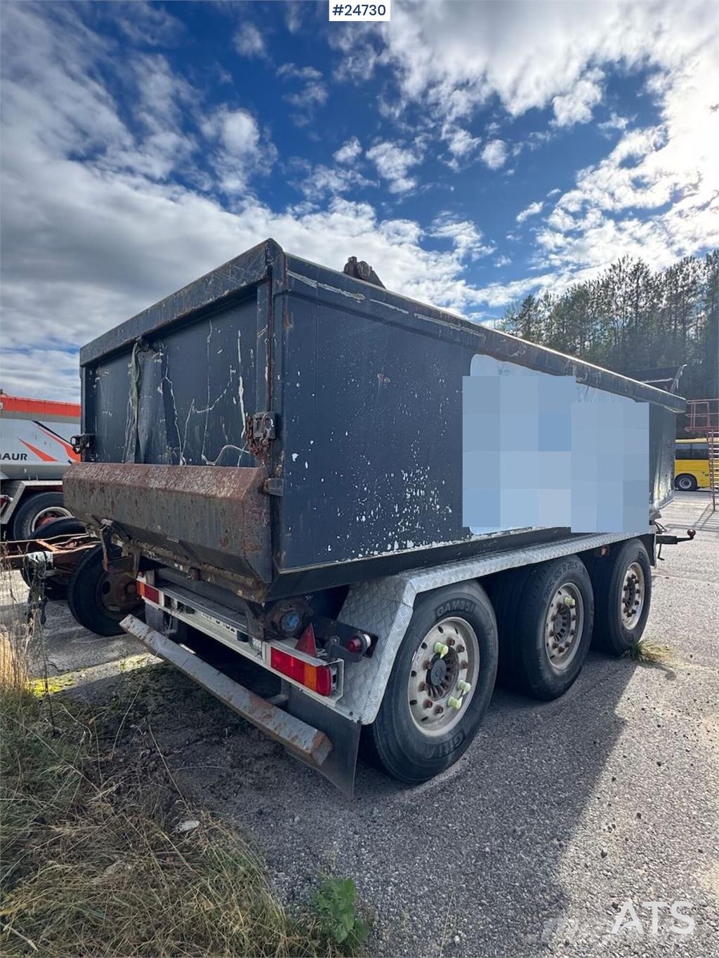 Maur Triple-axle trailer – Requires repairs Alte remorci