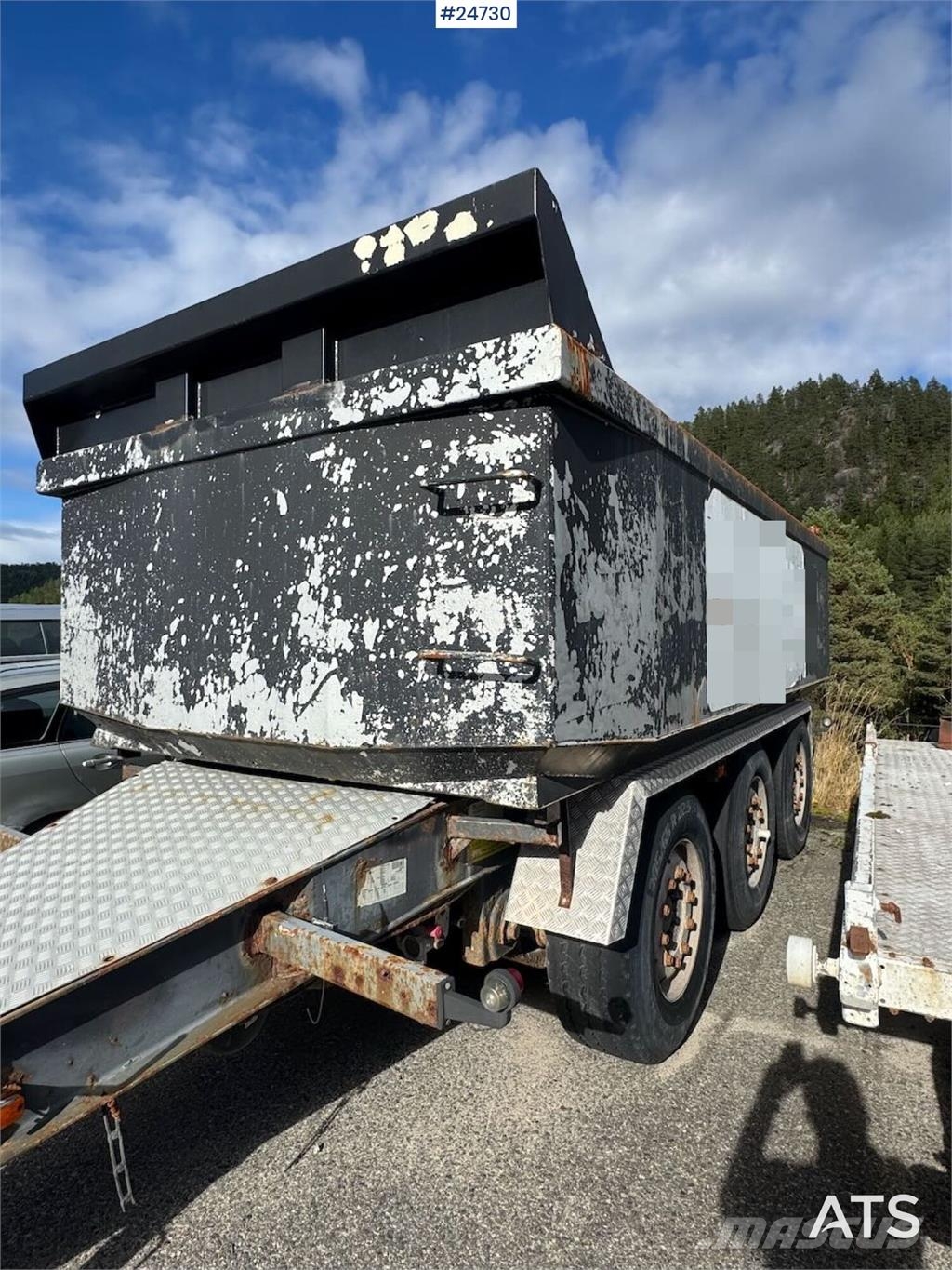 Maur Triple-axle trailer – Requires repairs Alte remorci