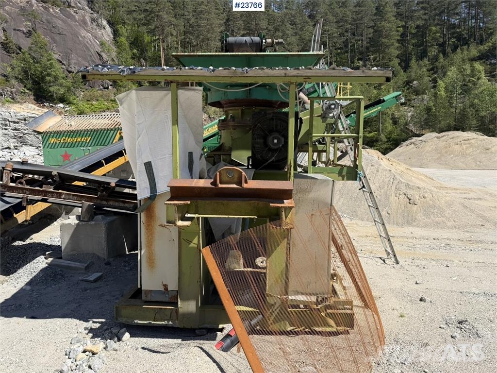 McCloskey S80 screening plant with Svedala Arbrå cone crushe غرابيل