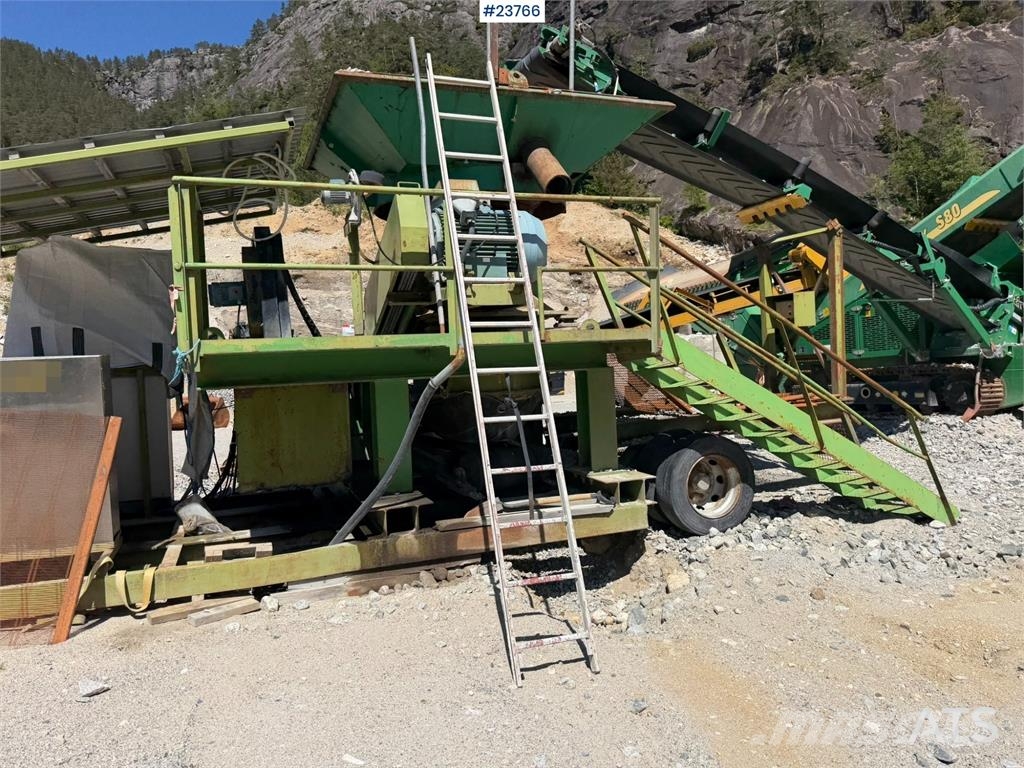 McCloskey S80 screening plant with Svedala Arbrå cone crushe غرابيل