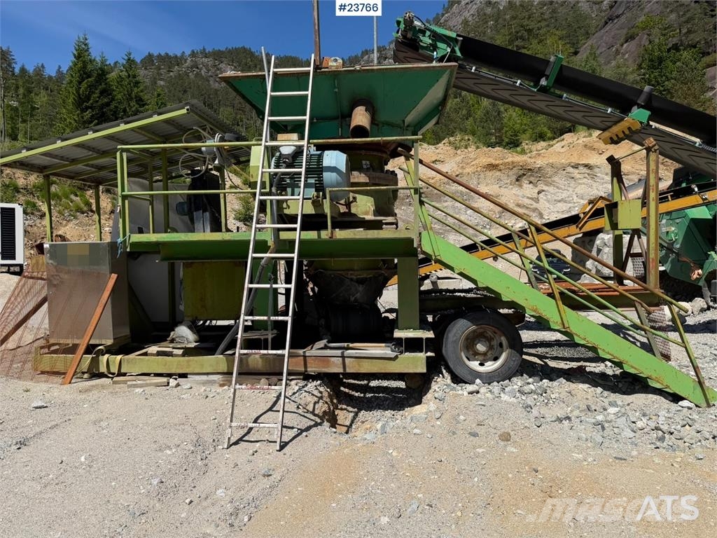 McCloskey S80 screening plant with Svedala Arbrå cone crushe غرابيل