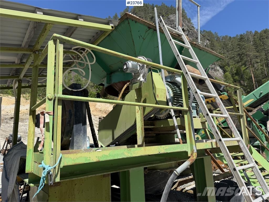 McCloskey S80 screening plant with Svedala Arbrå cone crushe غرابيل
