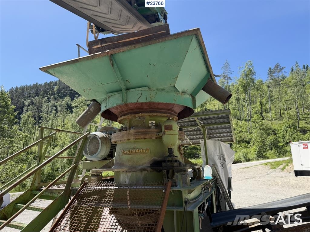 McCloskey S80 screening plant with Svedala Arbrå cone crushe غرابيل