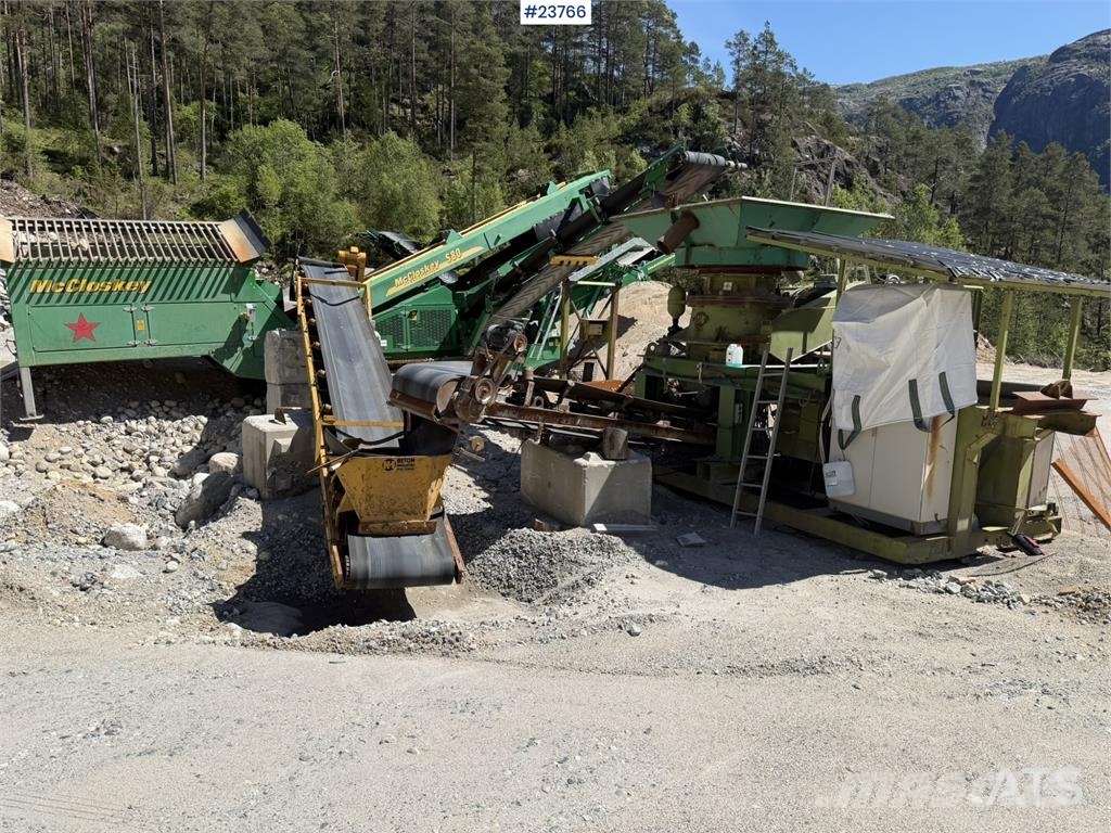 McCloskey S80 screening plant with Svedala Arbrå cone crushe غرابيل