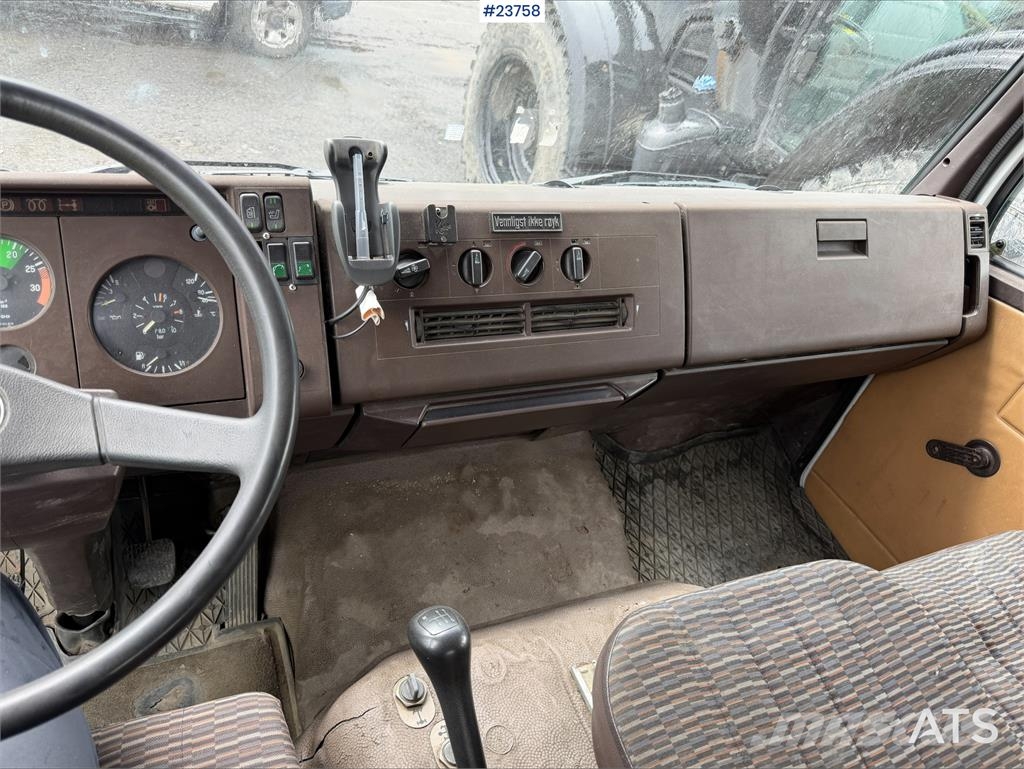 Mercedes-Benz 817 - - 166 000km Camiones de cama baja