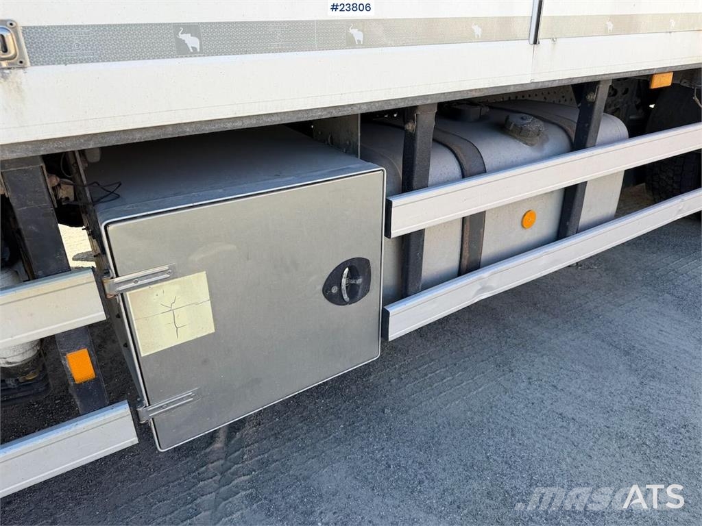 Mercedes-Benz Actros 1835L 4x2 box truck w/ ADR rigged, new clut شاحنات ذات هيكل صندوقي