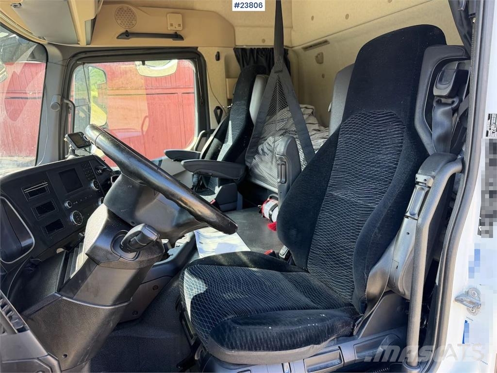 Mercedes-Benz Actros 1835L 4x2 box truck w/ ADR rigged, new clut شاحنات ذات هيكل صندوقي