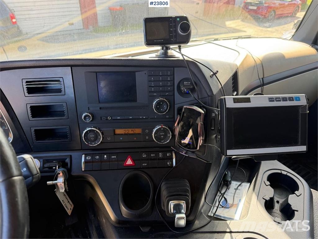 Mercedes-Benz Actros 1835L 4x2 box truck w/ ADR rigged, new clut شاحنات ذات هيكل صندوقي