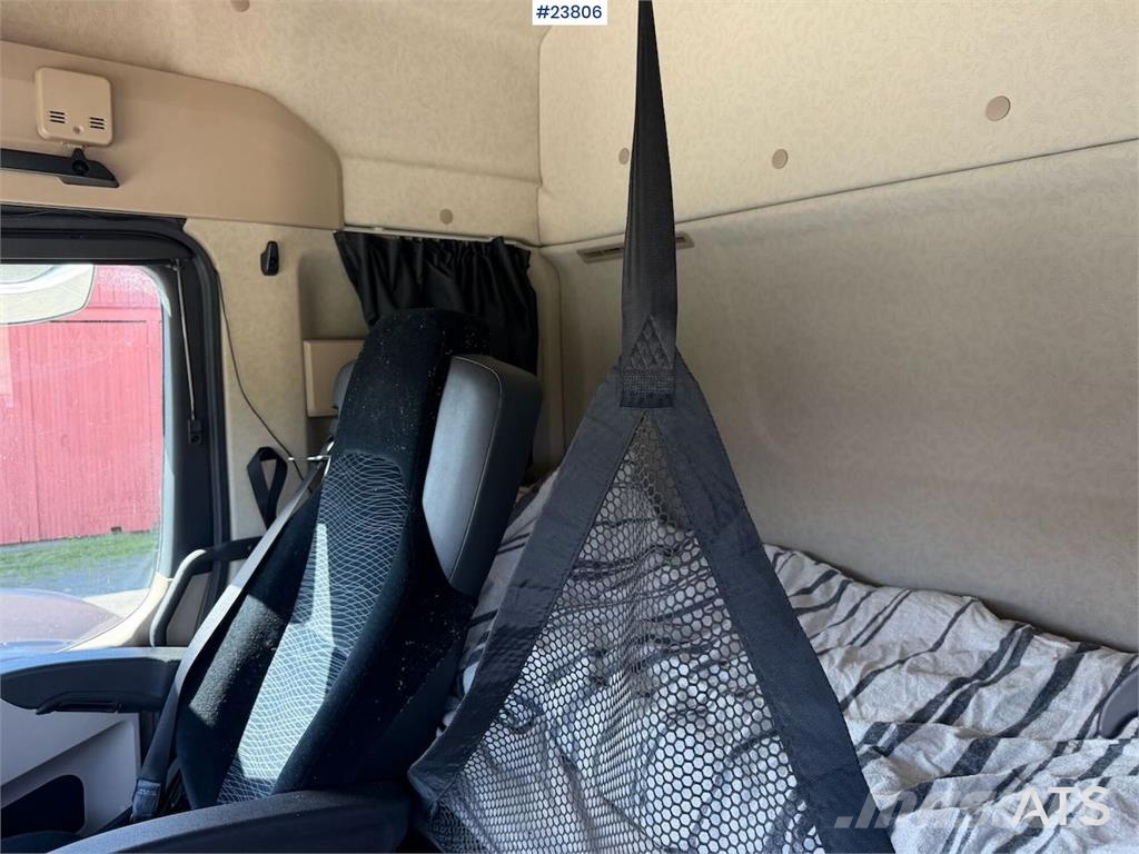 Mercedes-Benz Actros 1835L 4x2 box truck w/ ADR rigged, new clut شاحنات ذات هيكل صندوقي