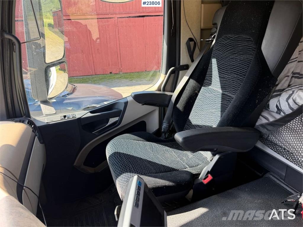 Mercedes-Benz Actros 1835L 4x2 box truck w/ ADR rigged, new clut شاحنات ذات هيكل صندوقي
