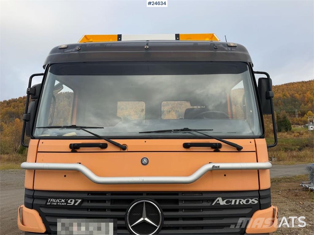 Mercedes-Benz Actros 2540 6x2 hook loader with 17-tonne hook and Camion con gancio di sollevamento
