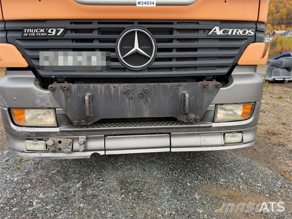 Mercedes-Benz Actros 2540 6x2 hook loader with 17-tonne hook and Camion con gancio di sollevamento