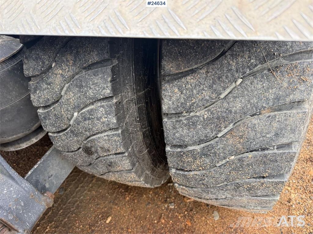Mercedes-Benz Actros 2540 6x2 hook loader with 17-tonne hook and Camion con gancio di sollevamento
