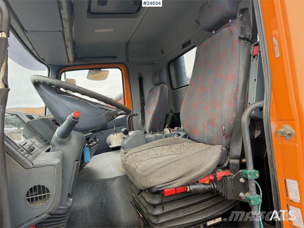 Mercedes-Benz Actros 2540 6x2 hook loader with 17-tonne hook and Camion con gancio di sollevamento