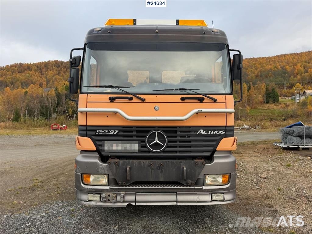 Mercedes-Benz Actros 2540 6x2 hook loader with 17-tonne hook and Camion con gancio di sollevamento