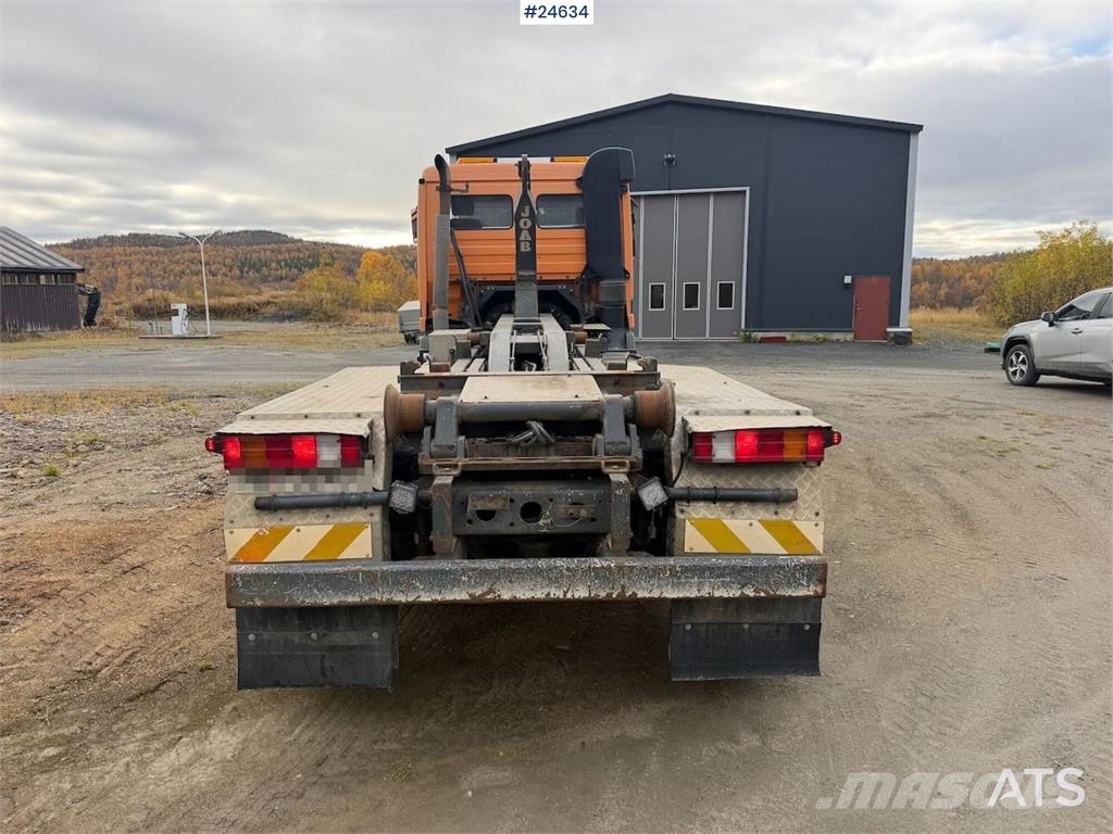 Mercedes-Benz Actros 2540 6x2 hook loader with 17-tonne hook and Camion con gancio di sollevamento