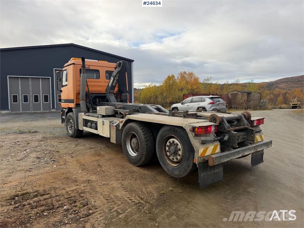 Mercedes-Benz Actros 2540 6x2 hook loader with 17-tonne hook and Camion con gancio di sollevamento
