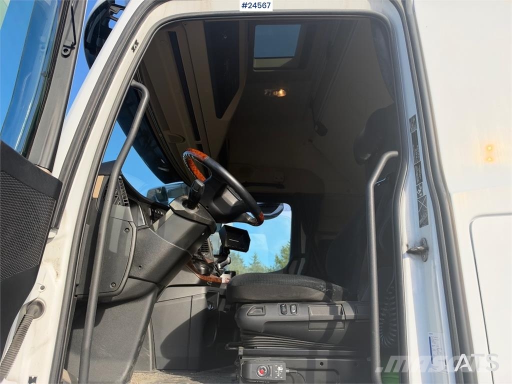 Mercedes-Benz Actros 2563 6x2 Box Truck with Full Side Opening – Skapbiler