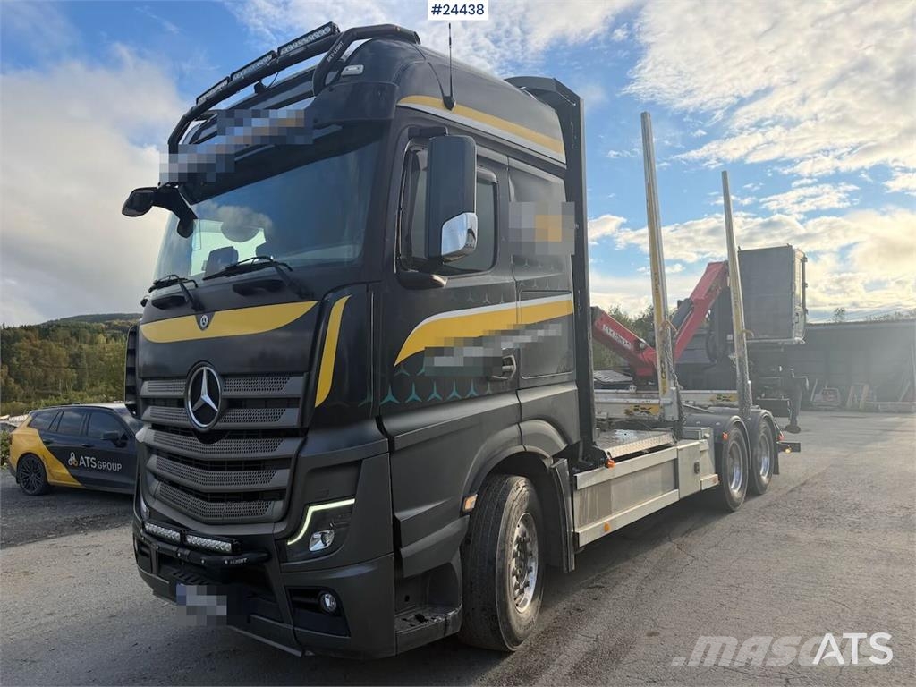 Mercedes-Benz Actros 6x4 timber truck with Epsilon M12L timber c Metsaveokid