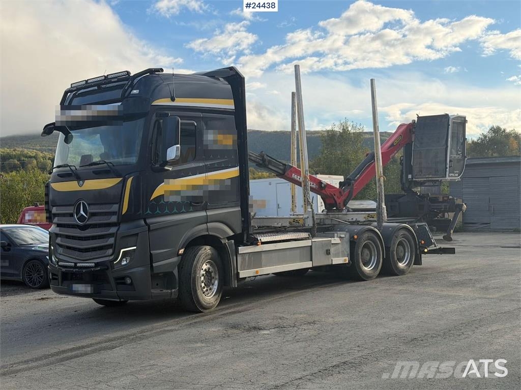 Mercedes-Benz Actros 6x4 timber truck with Epsilon M12L timber c Metsaveokid