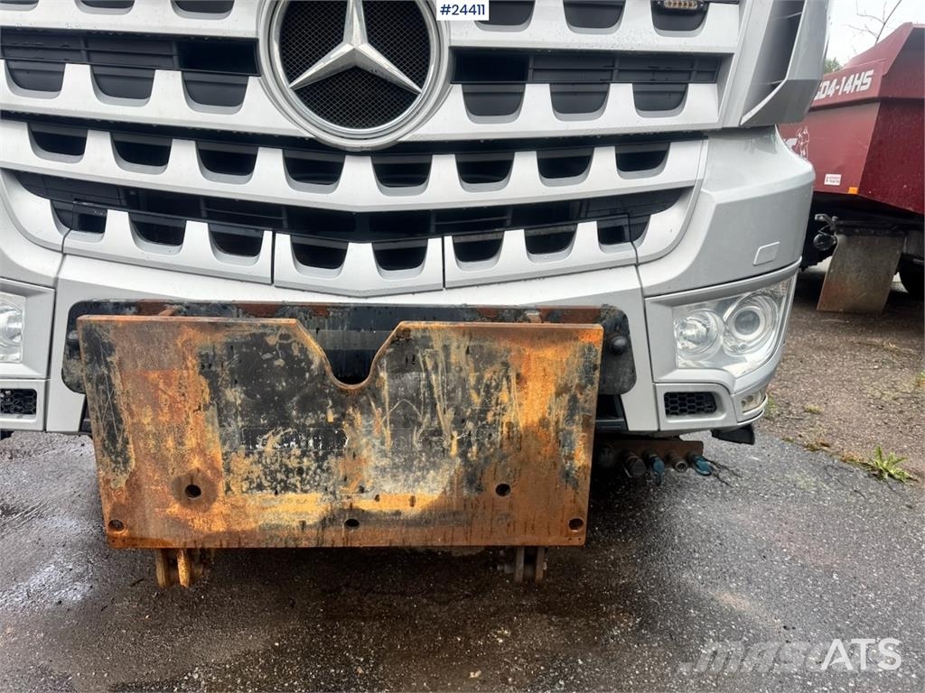 Mercedes-Benz Arocs 3258 Tridem Snow Plough-Equipped Hooklift Tr Camiones elevadores de gancho