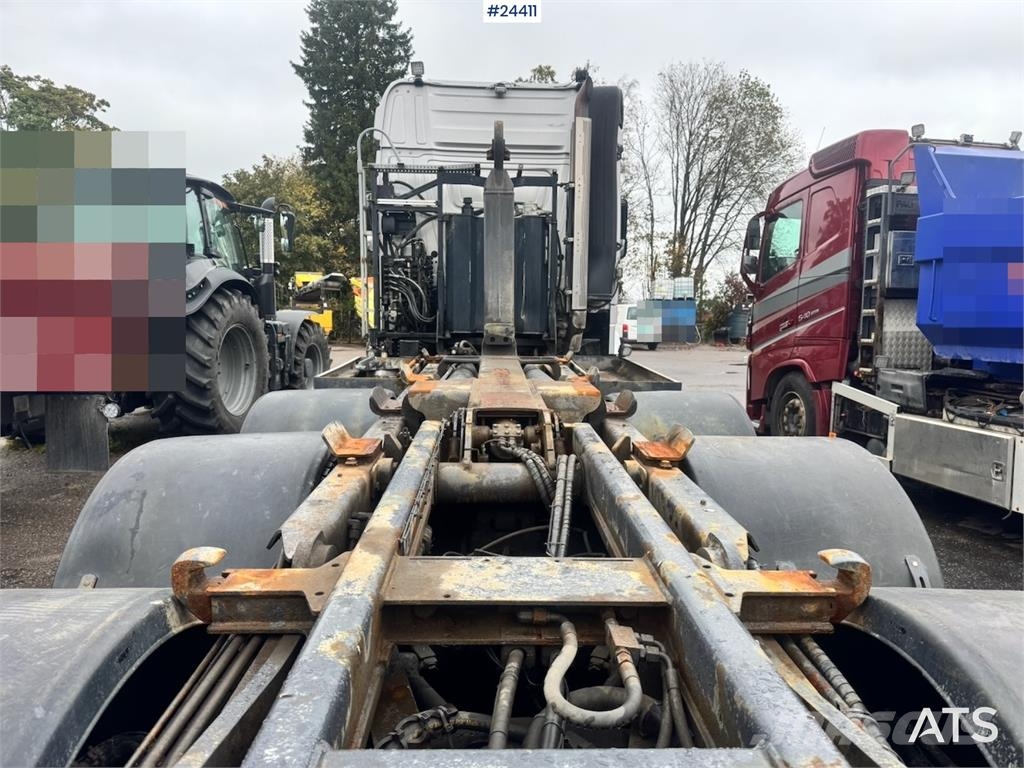 Mercedes-Benz Arocs 3258 Tridem Snow Plough-Equipped Hooklift Tr Camiones elevadores de gancho