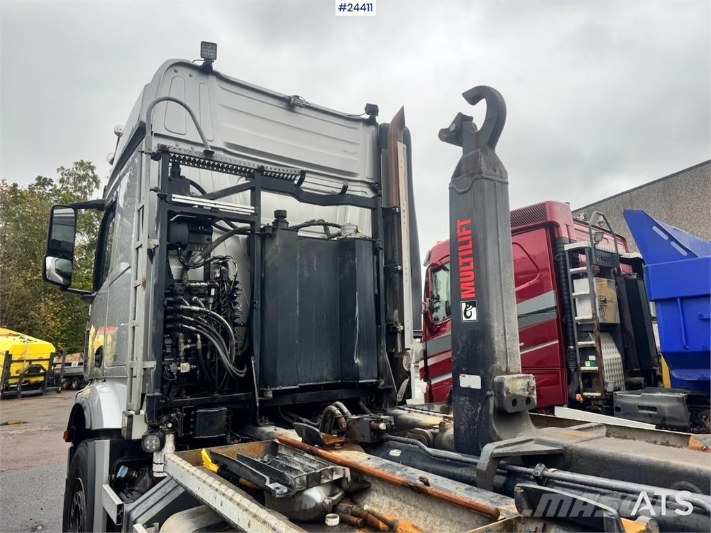 Mercedes-Benz Arocs 3258 Tridem Snow Plough-Equipped Hooklift Tr Camiones elevadores de gancho