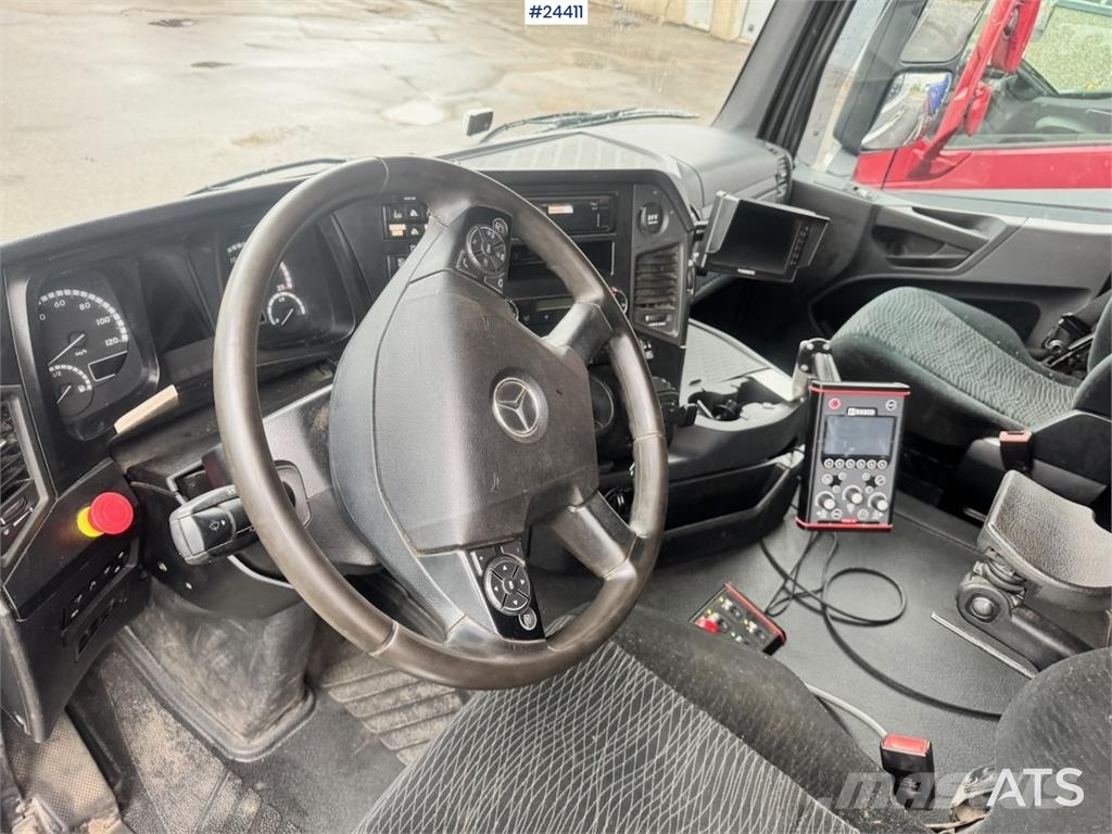 Mercedes-Benz Arocs 3258 Tridem Snow Plough-Equipped Hooklift Tr Camiones elevadores de gancho