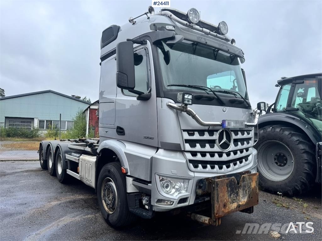 Mercedes-Benz Arocs 3258 Tridem Snow Plough-Equipped Hooklift Tr Camiones elevadores de gancho
