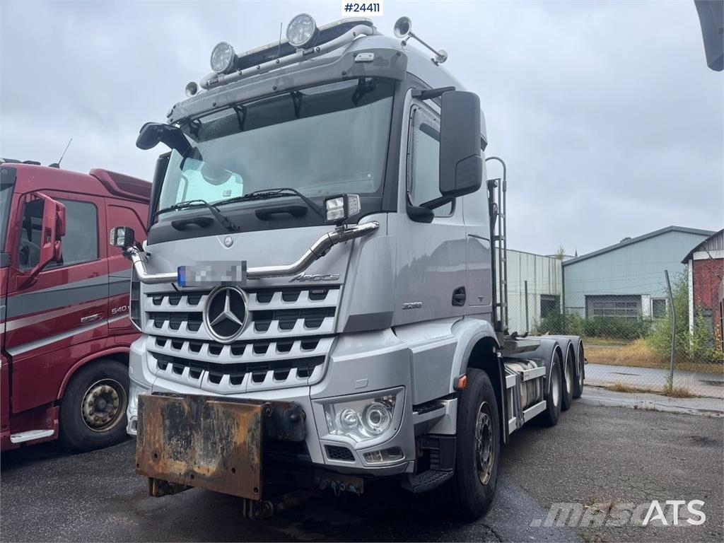 Mercedes-Benz Arocs 3258 Tridem Snow Plough-Equipped Hooklift Tr Camiones elevadores de gancho