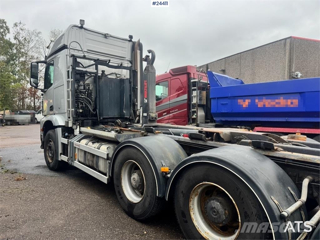 Mercedes-Benz Arocs 3258 Tridem Snow Plough-Equipped Hooklift Tr Camiones elevadores de gancho