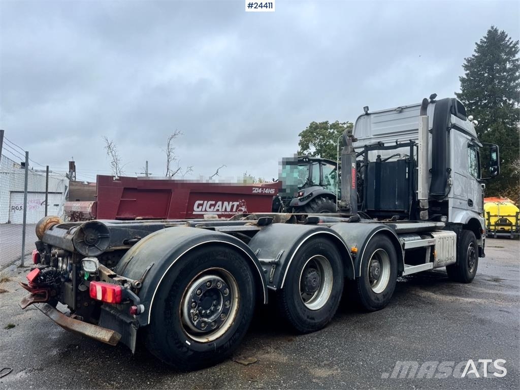 Mercedes-Benz Arocs 3258 Tridem Snow Plough-Equipped Hooklift Tr Camiones elevadores de gancho