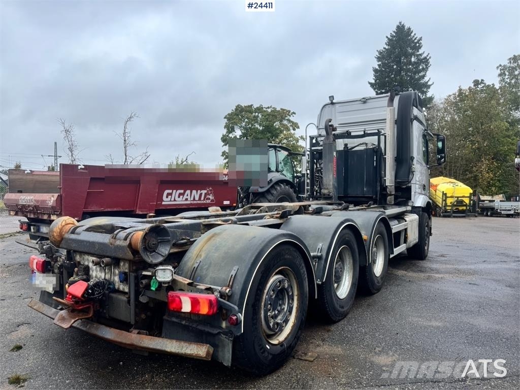 Mercedes-Benz Arocs 3258 Tridem Snow Plough-Equipped Hooklift Tr Camiones elevadores de gancho