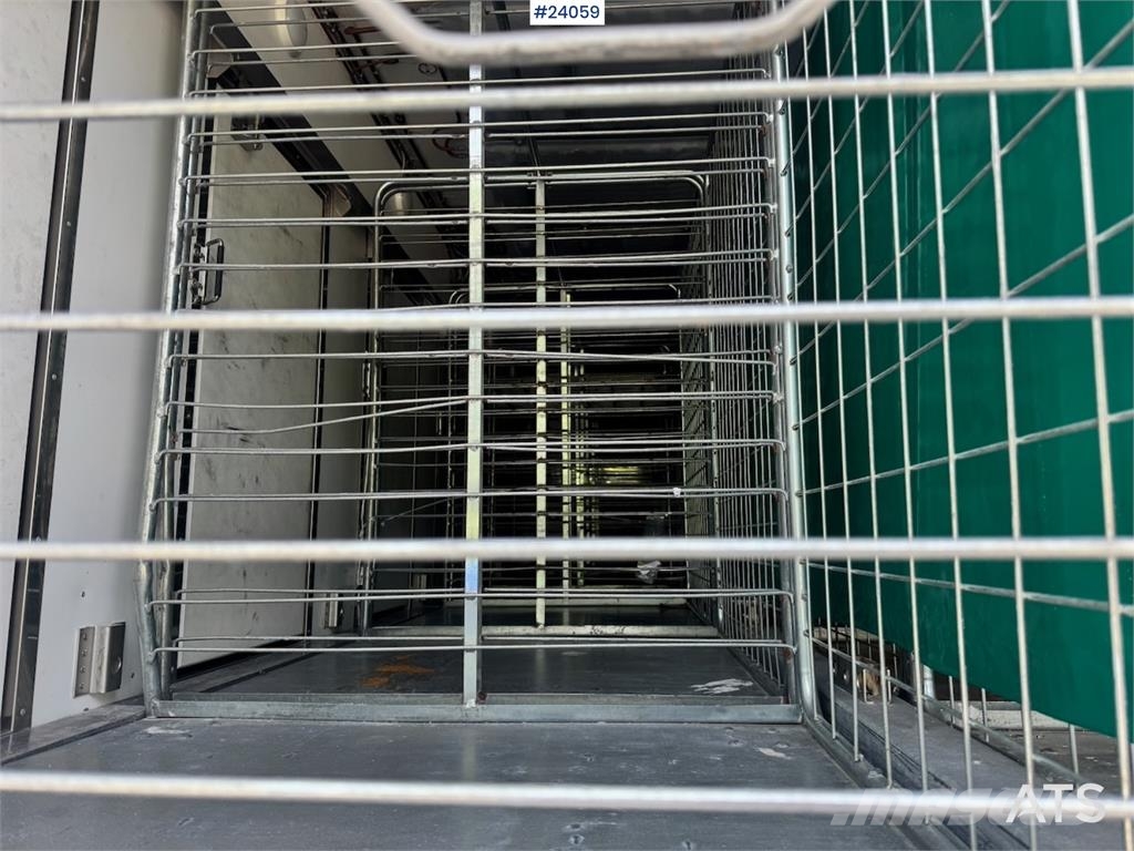 Mercedes-Benz Axor Fish Truck (Box Truck) شاحنات ذات هيكل صندوقي