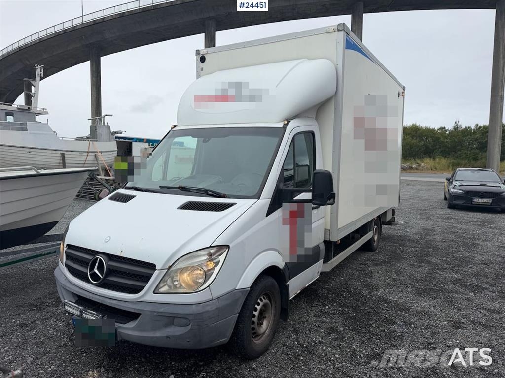 Mercedes-Benz Sprinter 316 CDI box truck with tail lift and two  Camion Fourgon