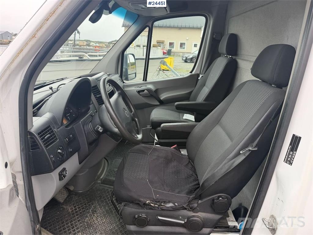 Mercedes-Benz Sprinter 316 CDI box truck with tail lift and two  Camion Fourgon