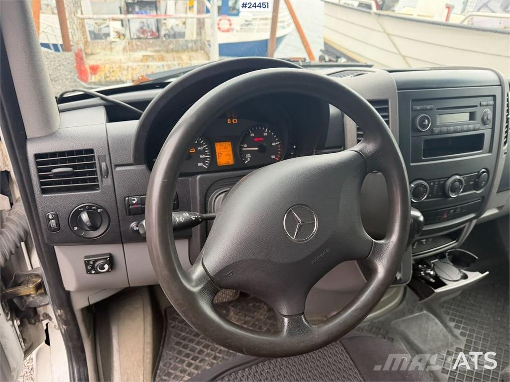 Mercedes-Benz Sprinter 316 CDI box truck with tail lift and two  Camion Fourgon
