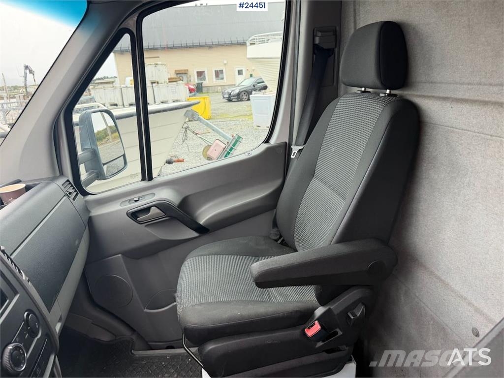 Mercedes-Benz Sprinter 316 CDI box truck with tail lift and two  Camion Fourgon