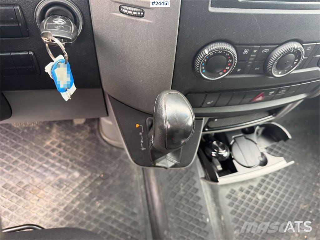 Mercedes-Benz Sprinter 316 CDI box truck with tail lift and two  Camion Fourgon