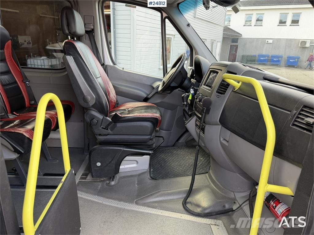 Mercedes-Benz Sprinter 319 CDI Minibus with 16+1 Seats Minibusser