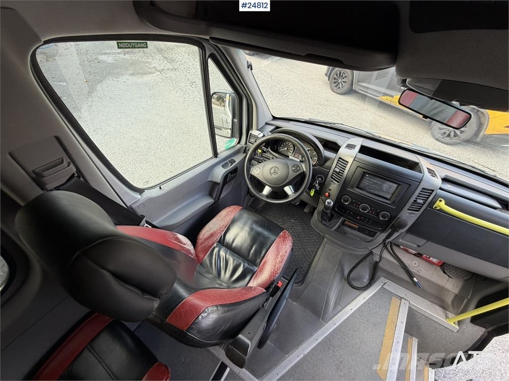 Mercedes-Benz Sprinter 319 CDI Minibus with 16+1 Seats Minibusser