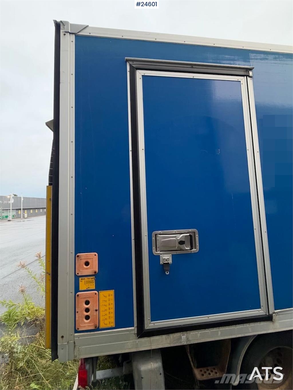 Mercedes-Benz Sprinter 4x2 Box truck – 3-temperature refrigerati Skapbiler