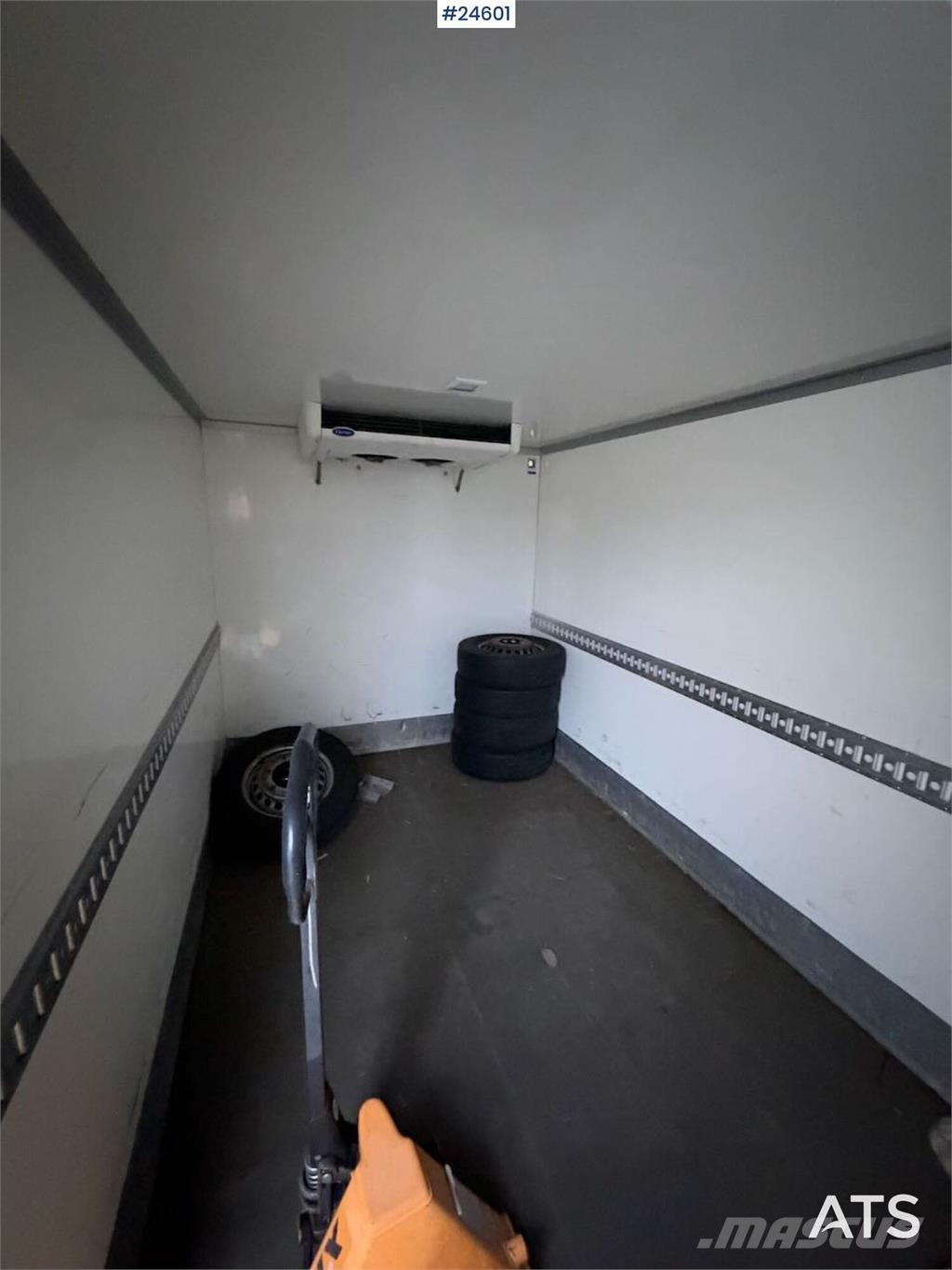 Mercedes-Benz Sprinter 4x2 Box truck – 3-temperature refrigerati Skapbiler