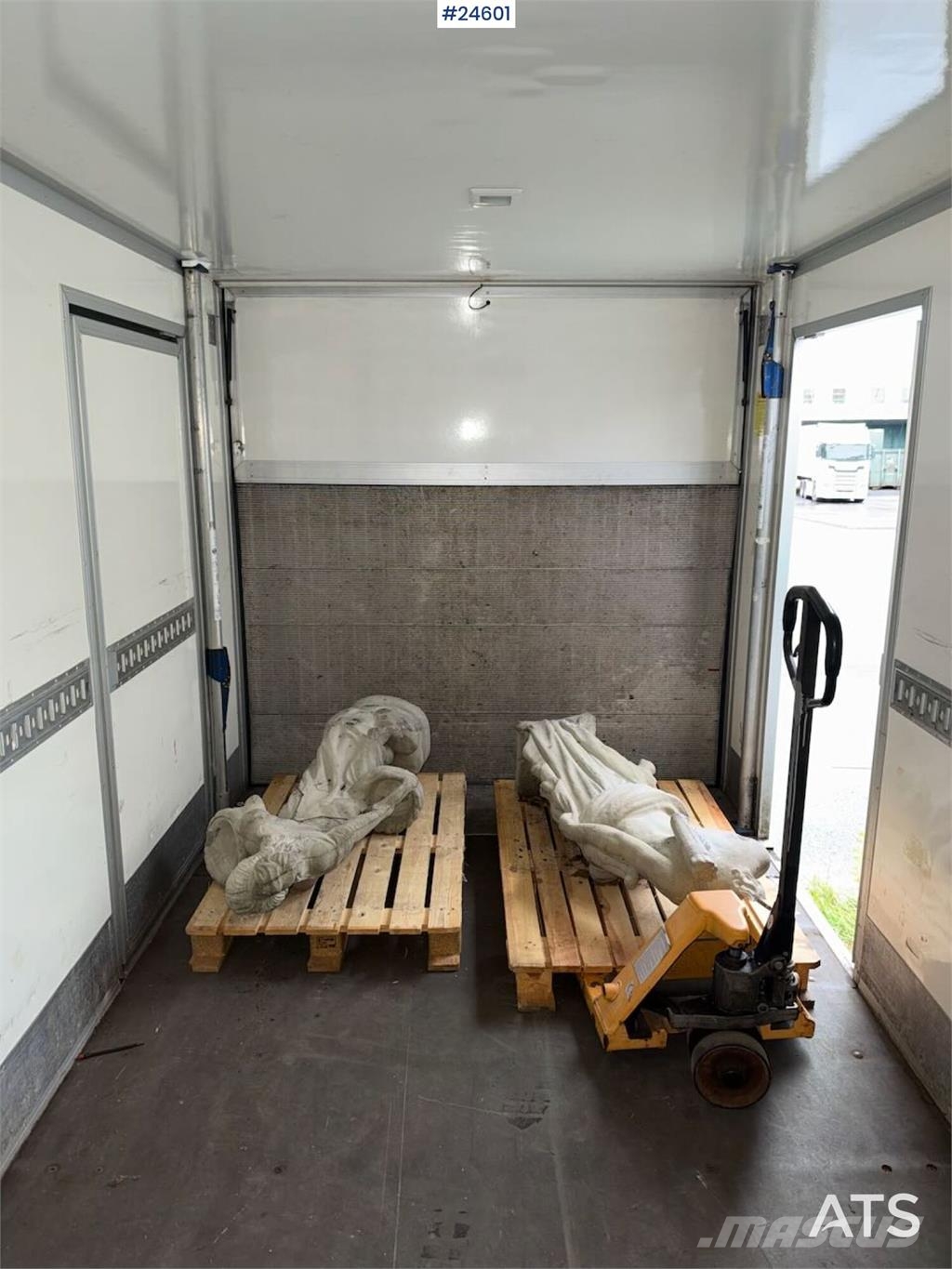 Mercedes-Benz Sprinter 4x2 Box truck – 3-temperature refrigerati Skapbiler