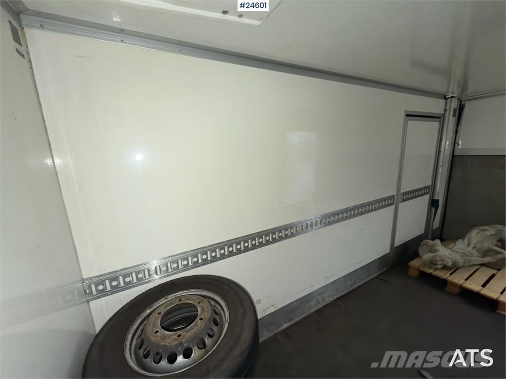 Mercedes-Benz Sprinter 4x2 Box truck – 3-temperature refrigerati Skapbiler