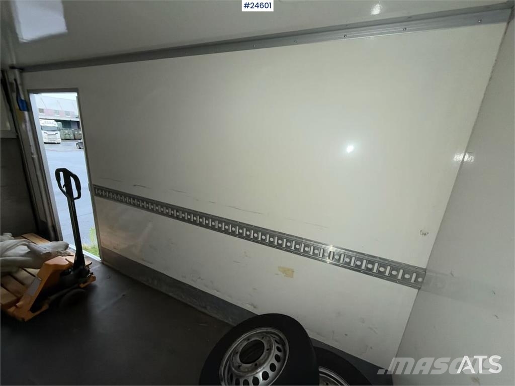 Mercedes-Benz Sprinter 4x2 Box truck – 3-temperature refrigerati Skapbiler