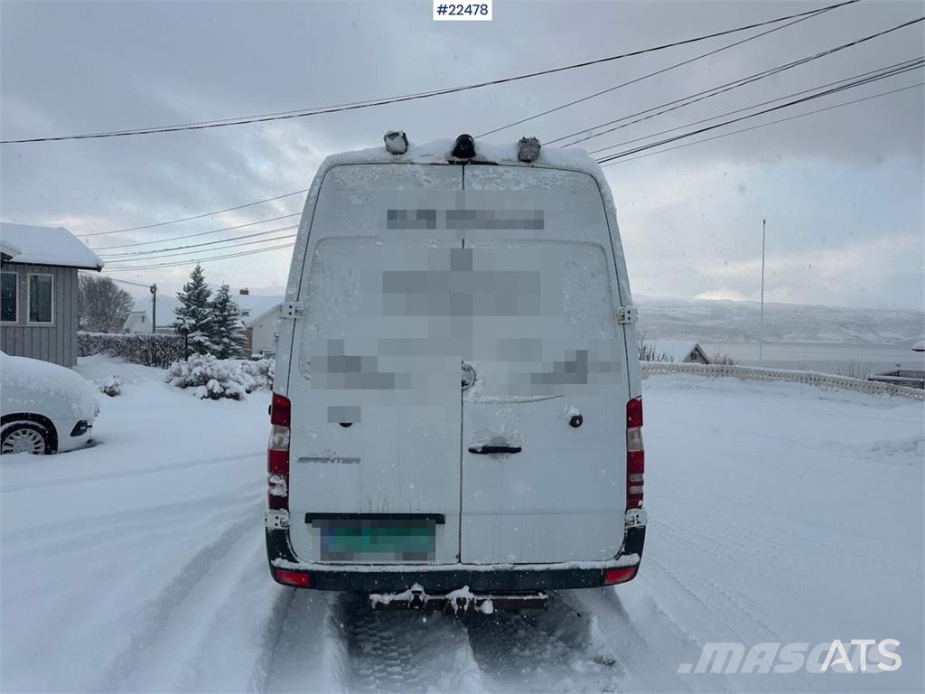 Mercedes-Benz Sprinter 4x2 w/ 2 sets of tires and ramp 大型面包车