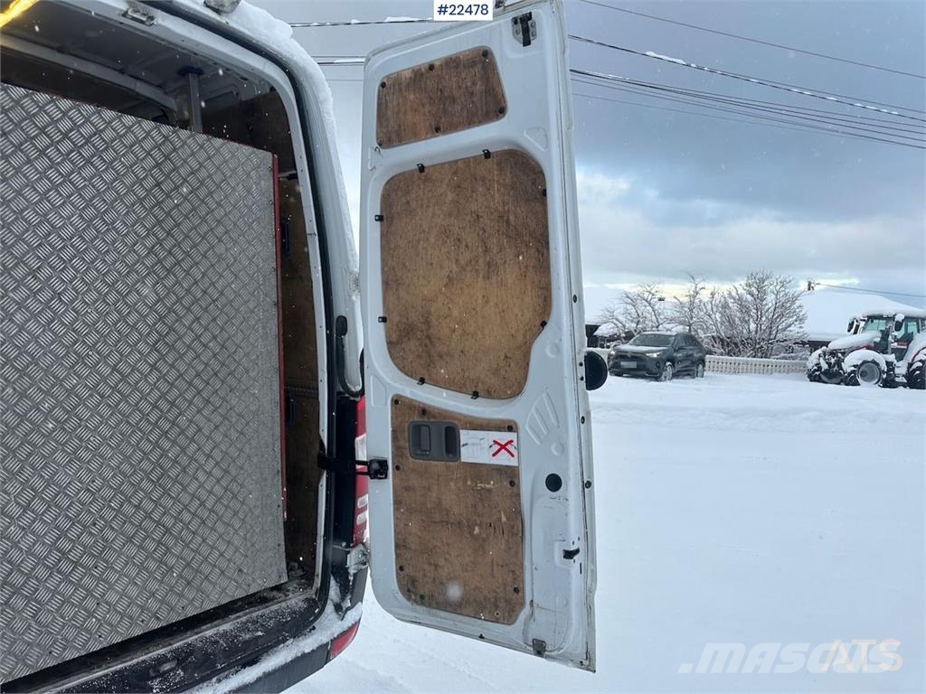 Mercedes-Benz Sprinter 4x2 w/ 2 sets of tires and ramp 大型面包车